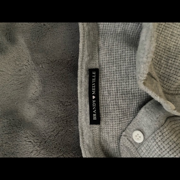 brandy melville shirt - Picture 2 of 2